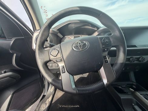 Used 2020 Toyota Tacoma SR5 image 10
