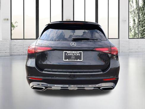 Used 2026 Mercedes-Benz GLC 300 image 4