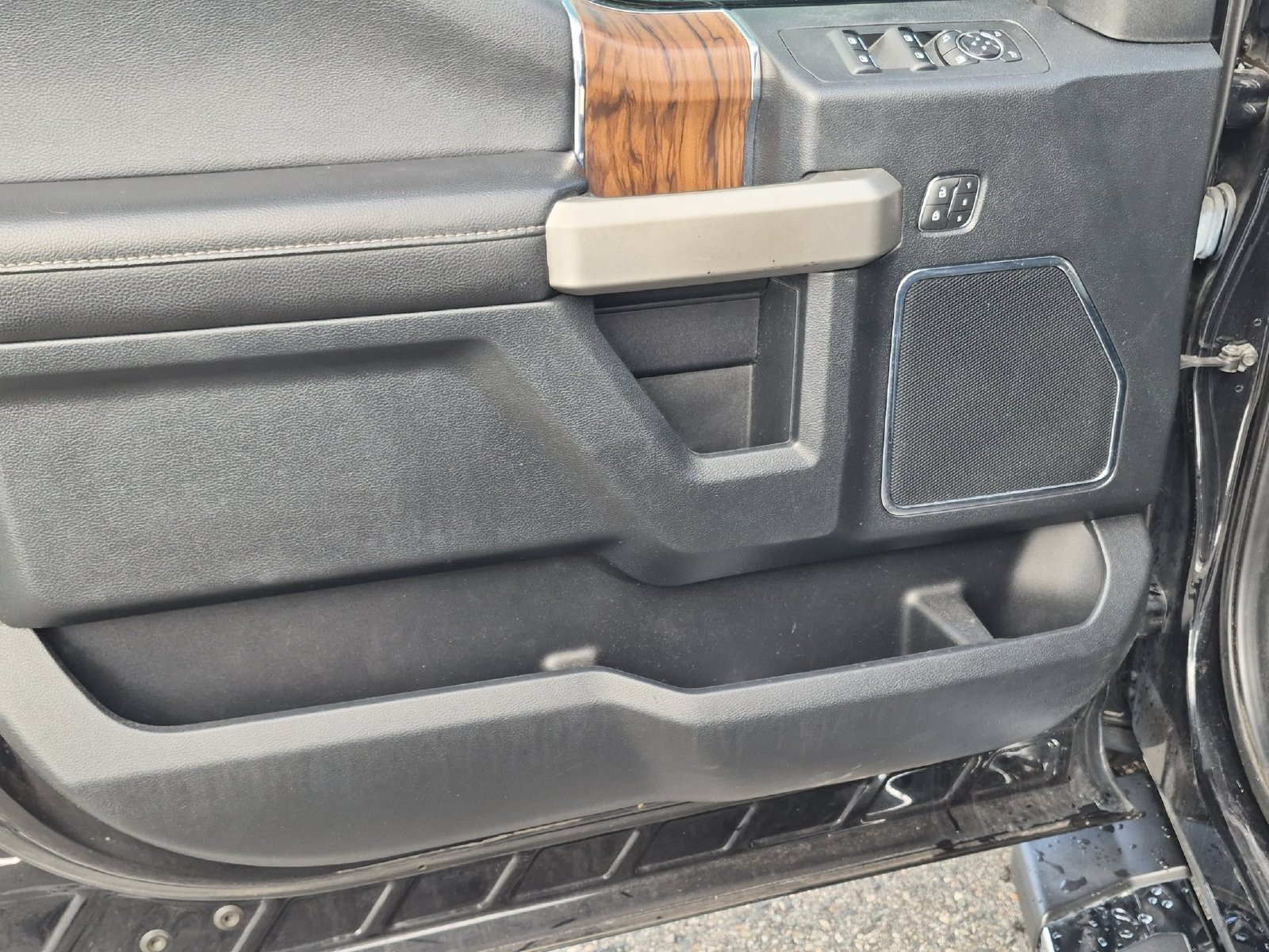 Used 2019 Ford F150 Lariat w/ Equipment Group 502A Luxury AWD/4WD image 10