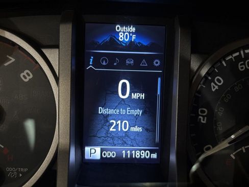 Used 2016 Toyota Tacoma Limited w/ Towing Package image 28