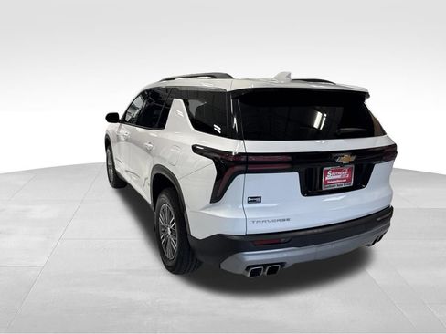 Used 2026 Chevrolet Traverse LT FWD image 5