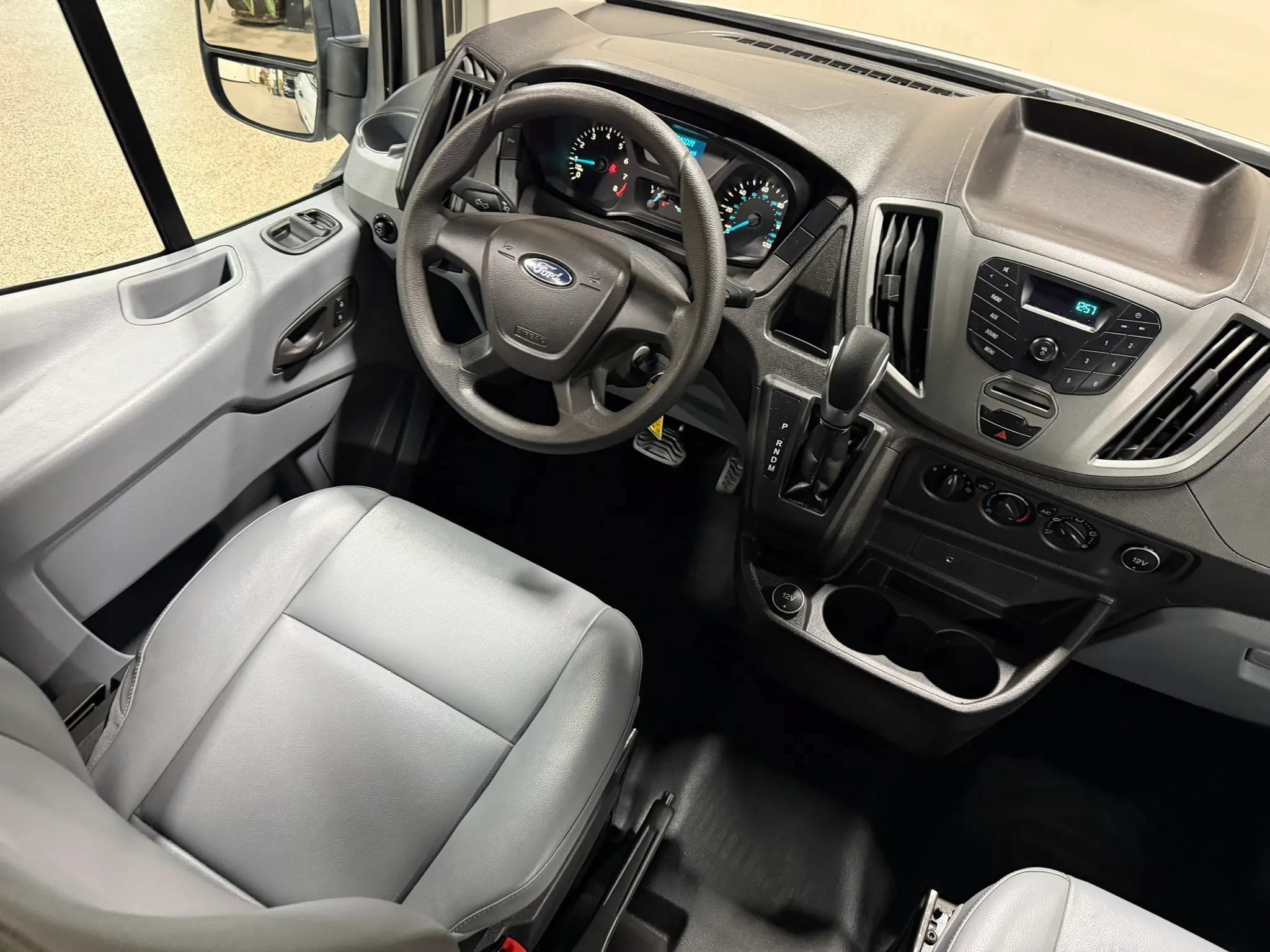 Used 2018 Ford Transit 150 XL RWD image 43