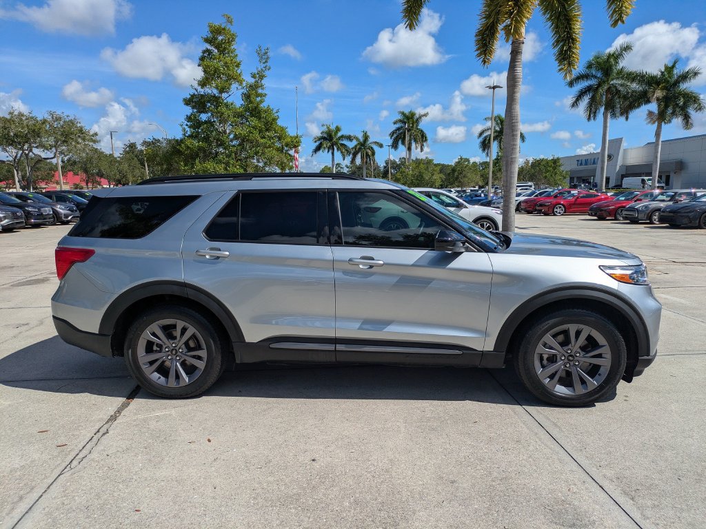 Used 2023 Ford Explorer XLT w/ Equipment Group 202A RWD image 3