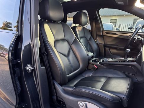 Used 2023 Porsche Macan S image 32