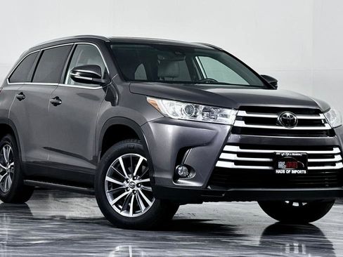 Used 2019 Toyota Highlander XLE AWD/4WD image 2