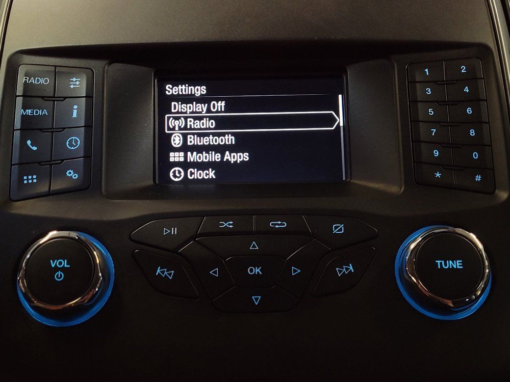 Used 2019 Ford Edge SE FWD image 25