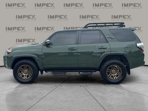 Used 2022 Toyota 4Runner TRD Off-Road Premium AWD/4WD image 2
