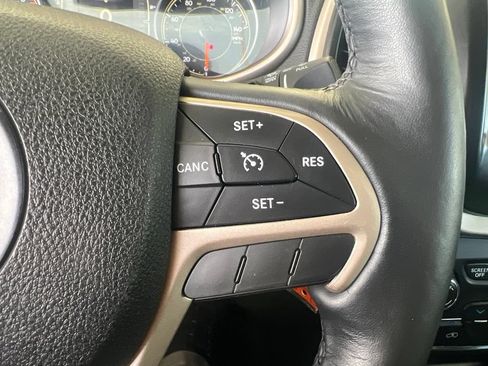 Used 2016 Jeep Cherokee Latitude w/ Cold Weather Group AWD/4WD image 55