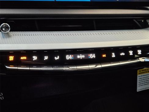 New 2026 Cadillac Optiq Luxury 1 image 21