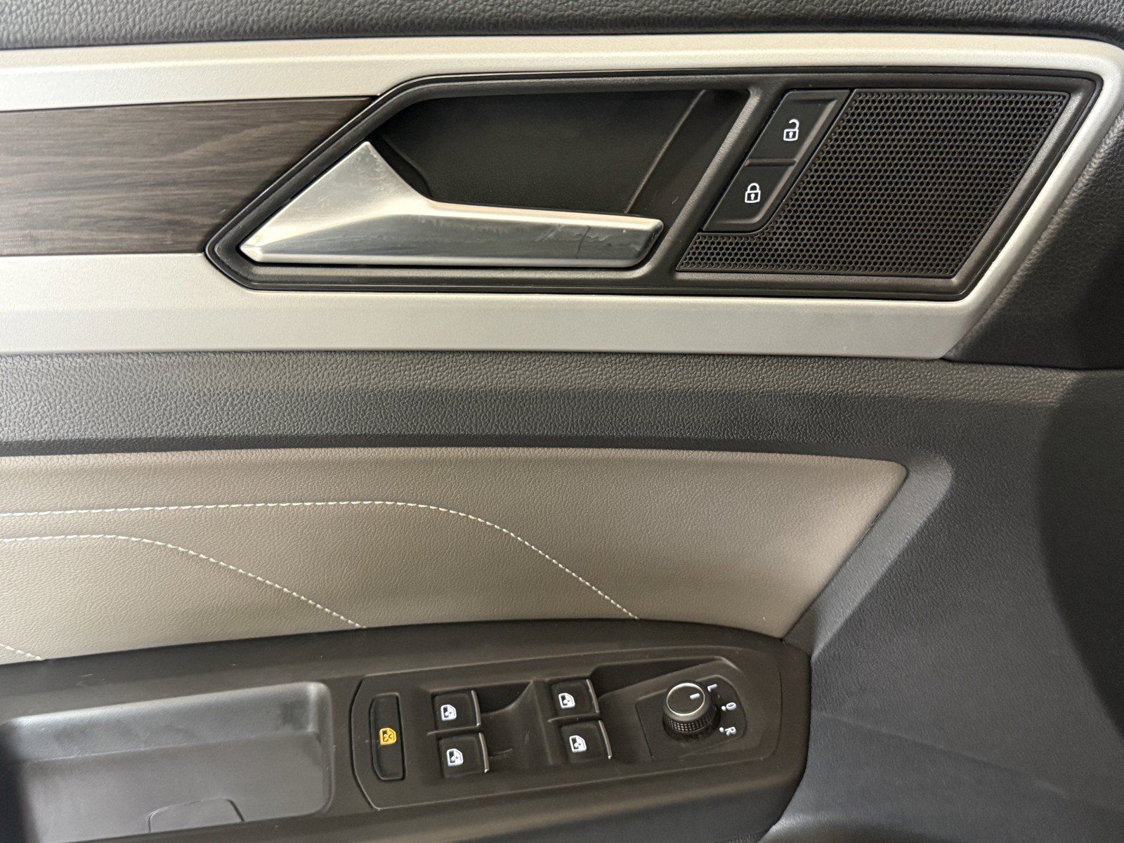 Used 2023 Volkswagen Atlas SE w/ Panoramic Sunroof Package AWD/4WD image 19