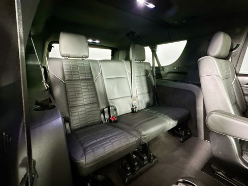 Used 2024 Cadillac Escalade ESV V w/ LPO, ONYX Package AWD/4WD image 29
