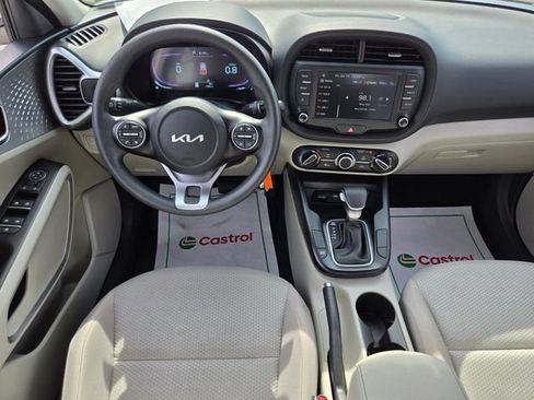 Used 2025 Kia Soul LX w/ LX Technology Package FWD image 14