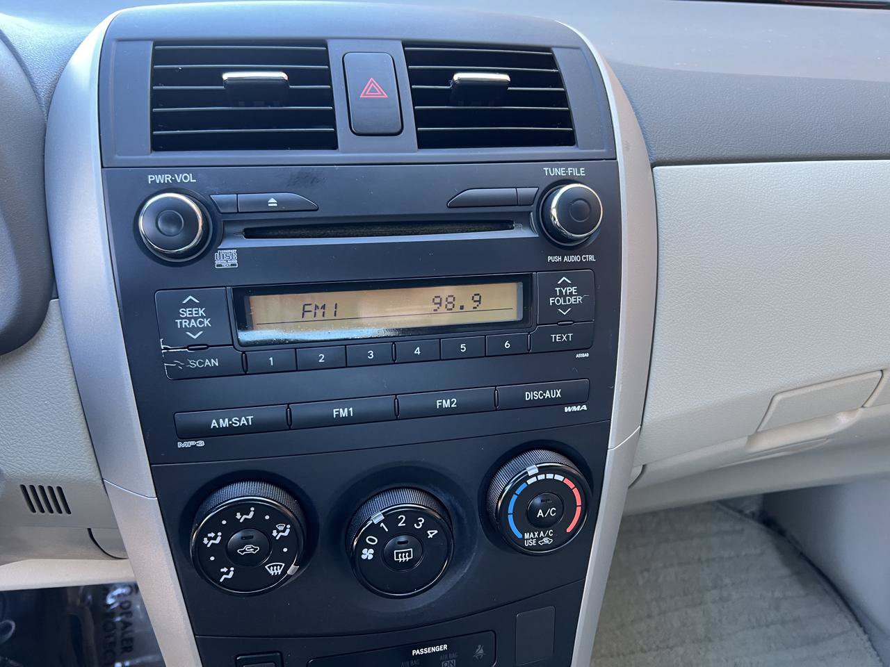 Used 2010 Toyota Corolla LE FWD image 21