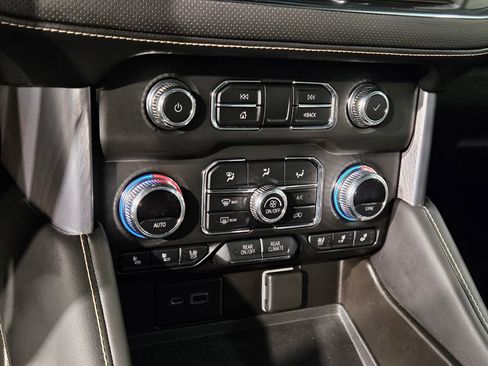 Used 2021 GMC Yukon XL SLT w/ SLT Luxury Package image 33