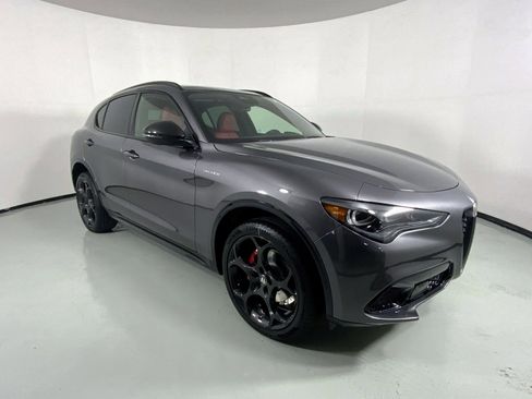 New 2025 Alfa Romeo Stelvio Sprint image 7
