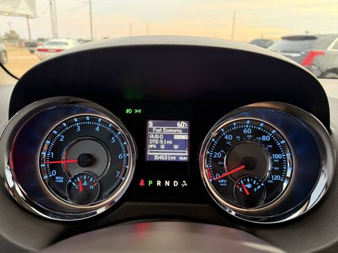 Used 2015 Chrysler Town & Country Touring w/ Driver Convenience Group image 37