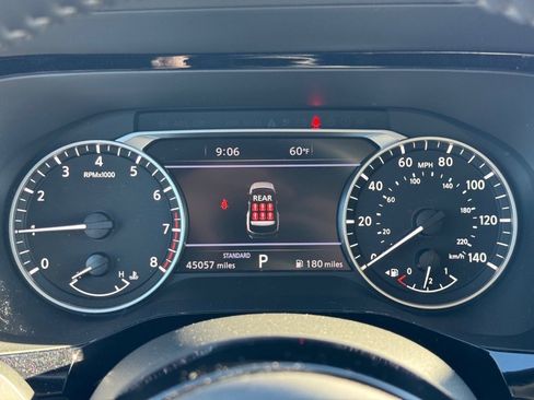 Certified 2025 Nissan Pathfinder SL image 19