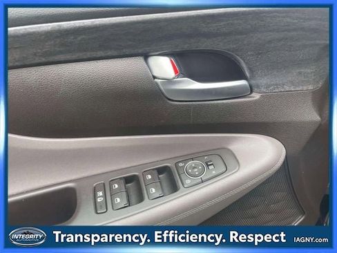 Used 2019 Hyundai Santa Fe SE image 16