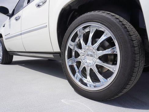 Used 2013 Cadillac Escalade EXT Premium AWD/4WD image 6