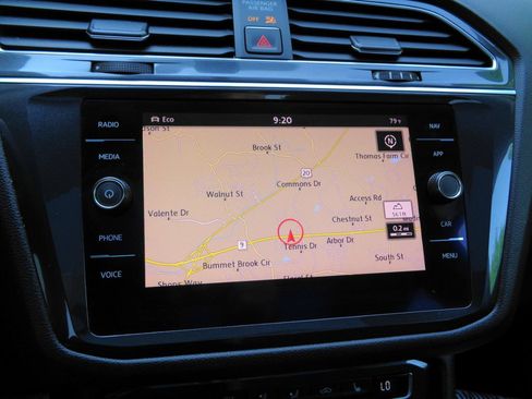Used 2018 Volkswagen Tiguan SEL AWD/4WD image 13
