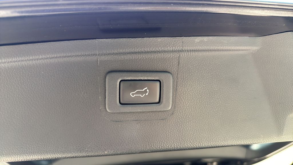 Used 2018 Subaru Outback 2.5i Touring w/ Popular Package #3 AWD/4WD image 19