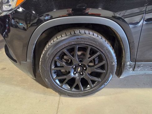 Used 2022 Chevrolet Trax LT w/ Midnight Edition FWD image 3