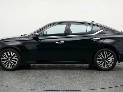 Used 2025 Nissan Altima 2.5 SV image 5