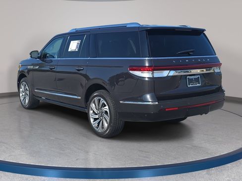 Used 2023 Lincoln Navigator L Reserve AWD/4WD image 7