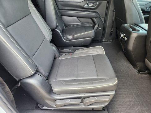 Used 2023 GMC Yukon XL SLT AWD/4WD image 32