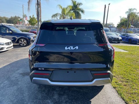 Used 2024 Kia EV9 Light RWD image 6