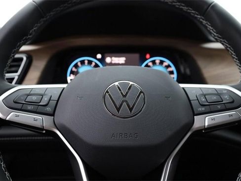 New 2026 Volkswagen Atlas SE image 11