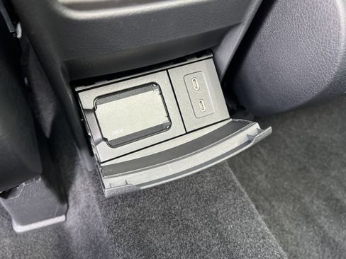 Certified 2025 Mercedes-Benz GLB 250 image 27