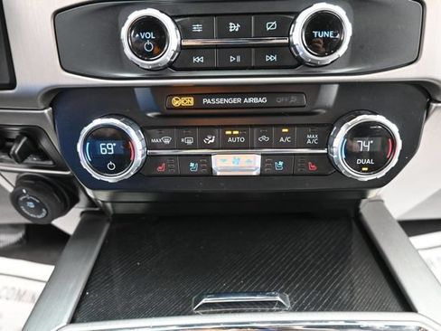 Used 2022 Ford F250 Platinum w/ FX4 Off-Road Package AWD/4WD image 19