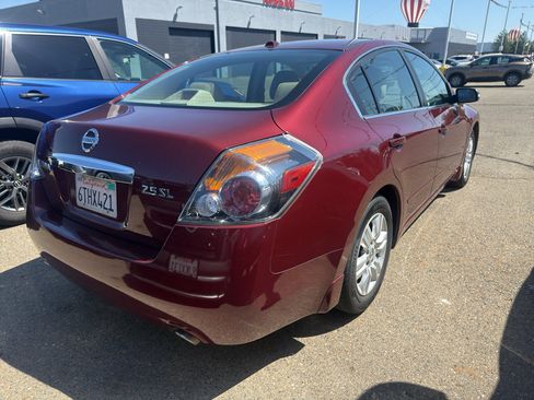 Used 2011 Nissan Altima 2.5 SL w/ 2.5SL Pkg FWD image 4