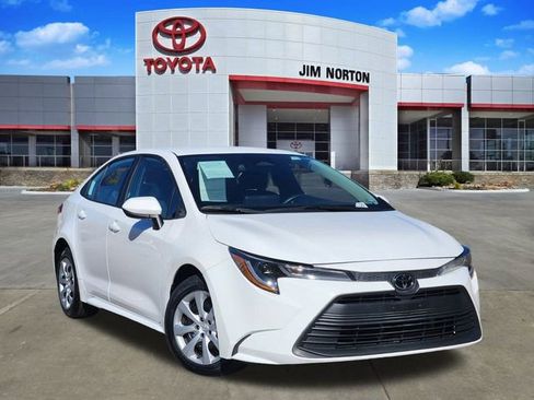 Used 2024 Toyota Corolla LE image 1