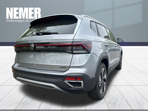 New 2026 Volkswagen Taos SE AWD/4WD image 4