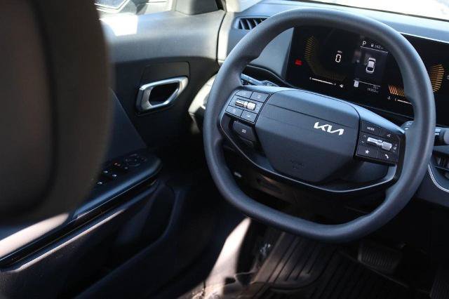 Used 2025 Kia K4 FWD image 23