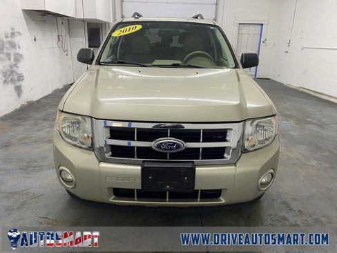 Used 2010 Ford Escape XLT image 9
