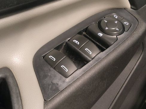 Used 2019 Chevrolet Equinox LS FWD image 27