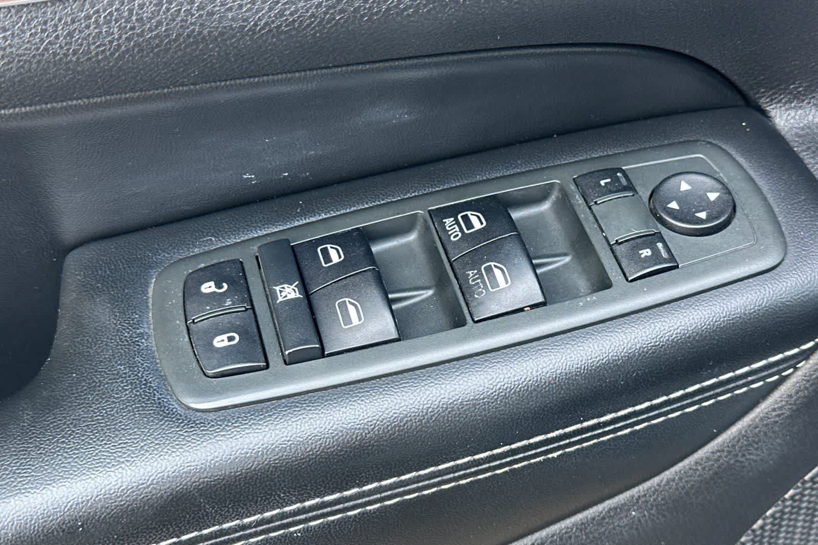 Used 2014 Jeep Grand Cherokee Limited w/ Luxury Group II AWD/4WD image 13