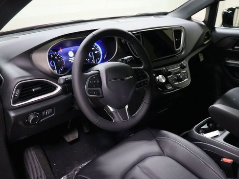 New 2026 Chrysler Voyager LX image 18