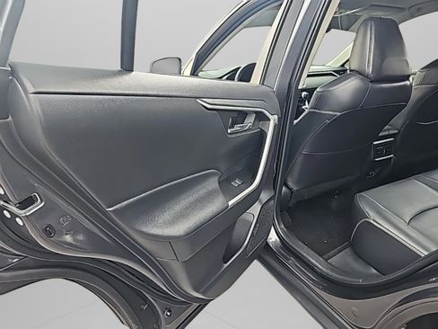 Used 2021 Toyota RAV4 XLE Premium image 29