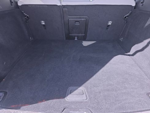 Used 2023 Volvo XC60 B5 Plus image 14