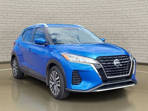 Used 2023 Nissan Kicks SV FWD image 3