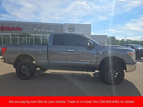 Used 2018 Nissan Titan SV AWD/4WD image 8