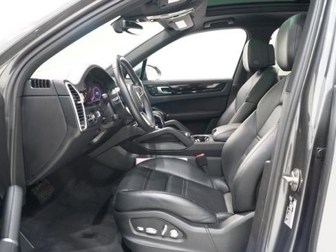 Used 2021 Porsche Cayenne AWD/4WD image 16