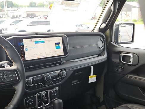 New 2025 Jeep Wrangler Unlimited Rubicon 392 image 32