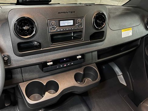 Used 2025 Mercedes-Benz Sprinter 2500 image 30