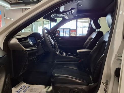 Used 2025 Jeep Grand Cherokee L Altitude image 16