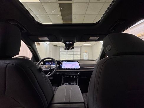 New 2026 Chevrolet Traverse LT w/ Sun and Wheel Package FWD image 21